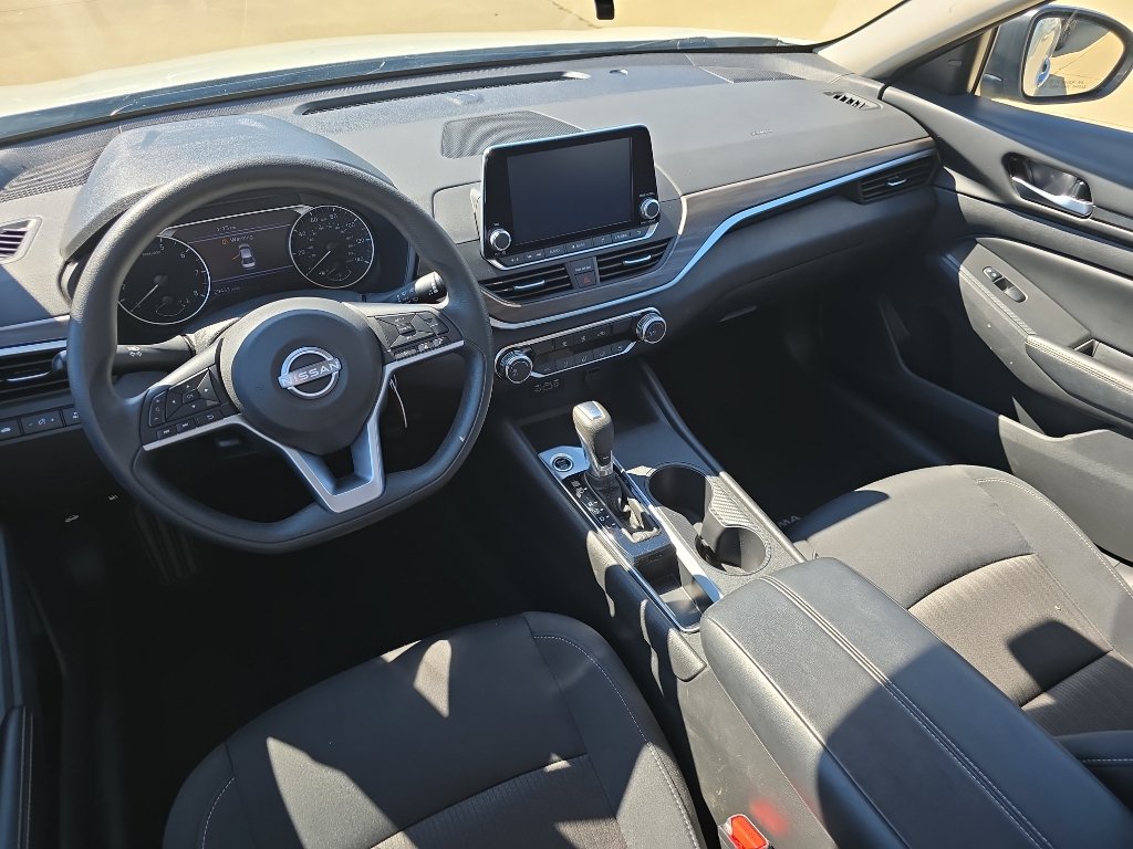 Used 2025 Nissan Altima 2.5 SV FWD image 10