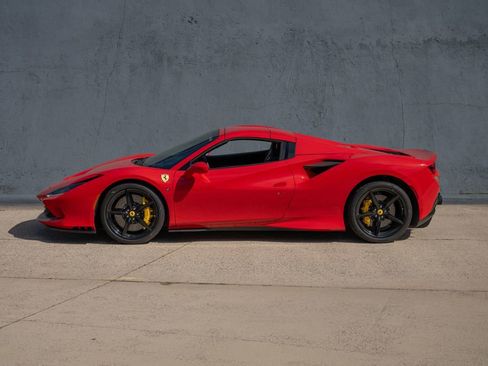 Used 2021 Ferrari F8 Tributo RWD image 3