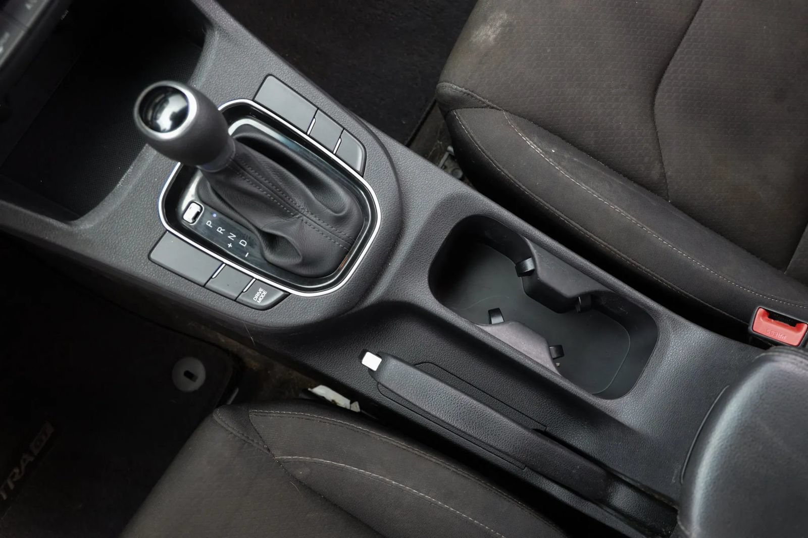 Used 2018 Hyundai Elantra GT FWD image 33