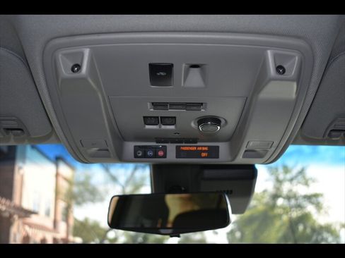 Used 2017 Cadillac Escalade Luxury image 33