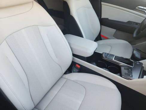 New 2026 Kia Sportage EX FWD image 13
