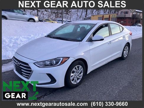 Used 2017 Hyundai Elantra SE image 1