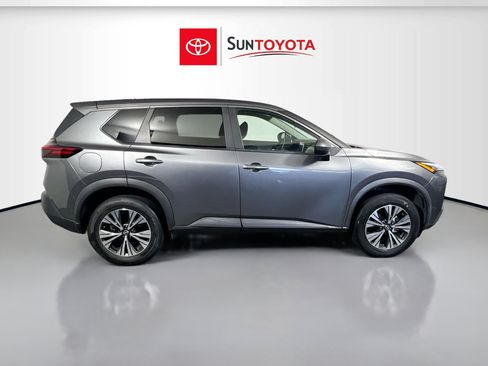 Used 2023 Nissan Rogue SV FWD image 2