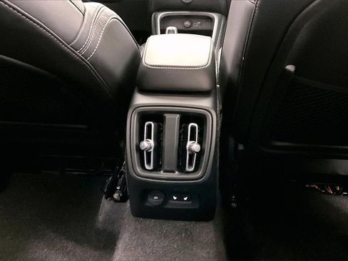Used 2023 Volvo XC40 B5 Ultimate w/ Climate Package image 25