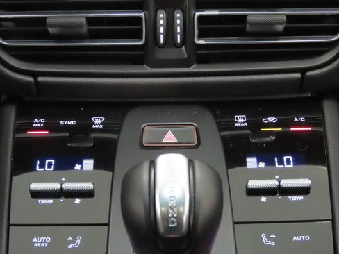 Certified 2026 Porsche Macan AWD/4WD image 26