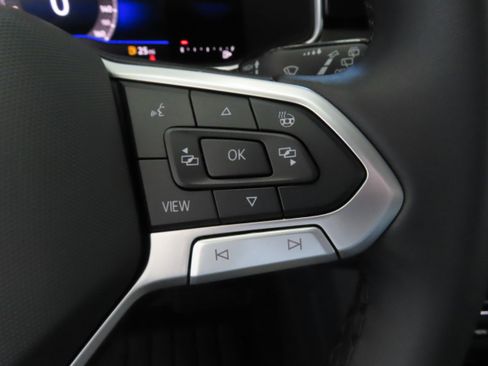 New 2026 Volkswagen Taos SE image 15