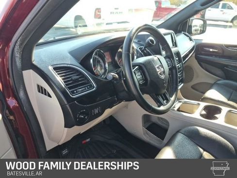 Used 2019 Dodge Grand Caravan SXT w/ Driver Convenience Group image 13