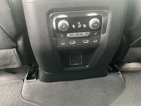 Used 2024 GMC Yukon Denali w/ Advanced Technology Package image 19