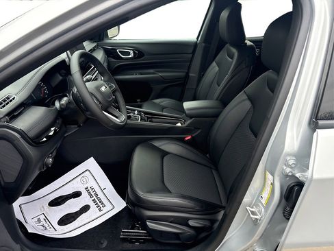 New 2026 Jeep Compass Latitude image 9