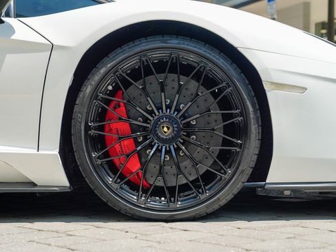 Used 2018 Lamborghini Aventador S image 15