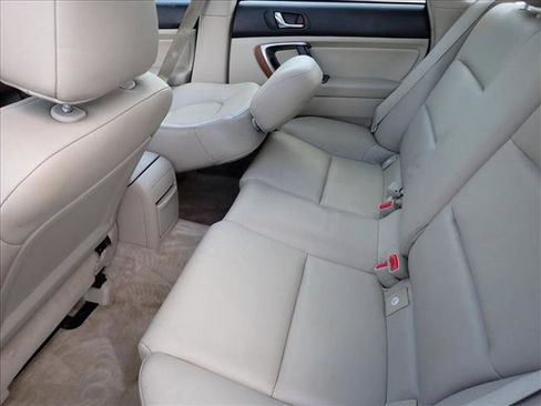 Used 2005 Subaru Outback 2.5i Limited AWD/4WD image 9