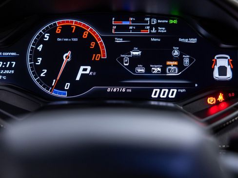 Used 2016 Lamborghini Huracan LP 610-4 image 36