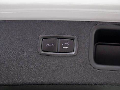 Used 2026 Porsche Macan AWD/4WD image 32