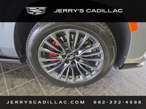 Used 2023 Cadillac Escalade ESV V image 4