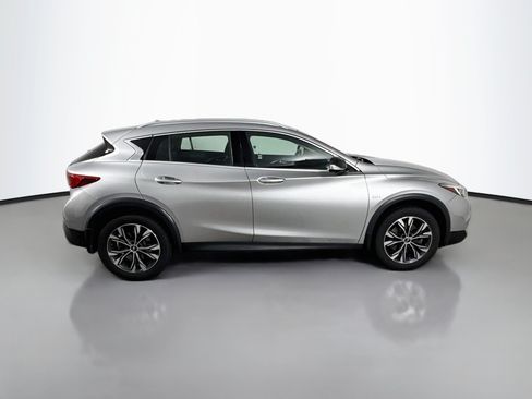 Used 2018 INFINITI QX30 AWD image 8