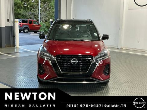 Used 2022 Nissan Kicks SR w/ Premium Package FWD image 3