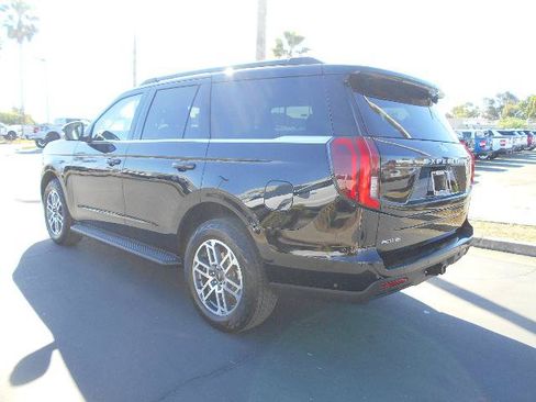 Certified 2025 Ford Expedition Active AWD/4WD image 4