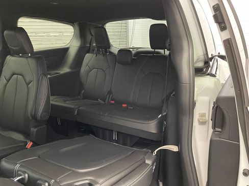 New 2027 Chrysler Pacifica Select AWD/4WD image 16