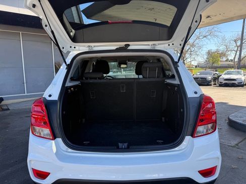 Used 2020 Chevrolet Trax LS w/ Tint and Cruise Package image 9