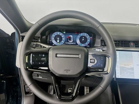 Used 2026 Land Rover Range Rover Evoque Dynamic SE AWD/4WD image 12