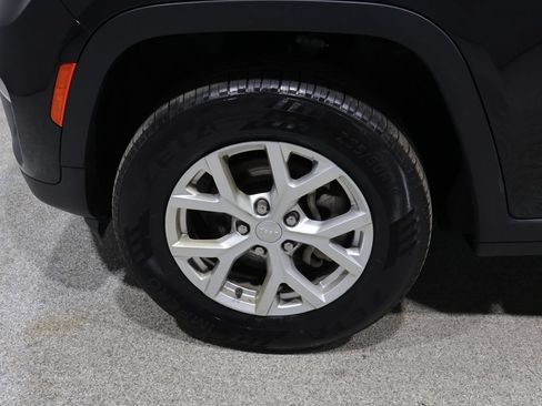 Used 2023 Jeep Grand Cherokee Limited AWD/4WD image 8