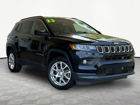 Used 2023 Jeep Compass Latitude AWD/4WD image 3