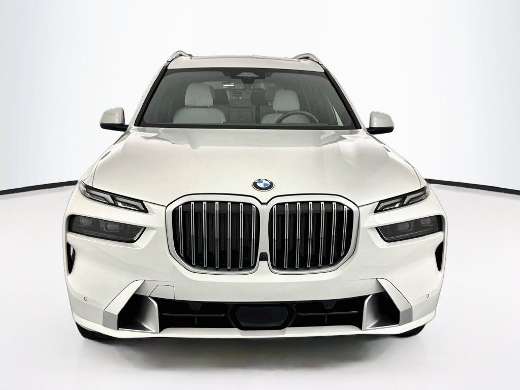 Used 2024 BMW X7 xDrive40i w/ Premium Package AWD/4WD image 2