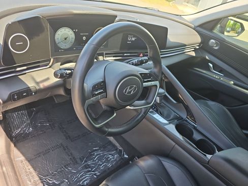 Used 2022 Hyundai Elantra Limited FWD image 15