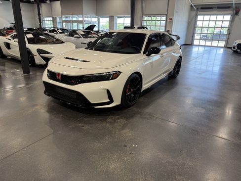 Used 2023 Honda Civic Type R image 10
