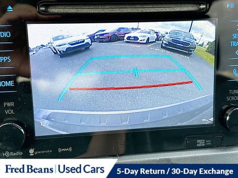 Used 2016 Toyota Sienna SE Premium w/ Four Season Floor Mat Package FWD image 19