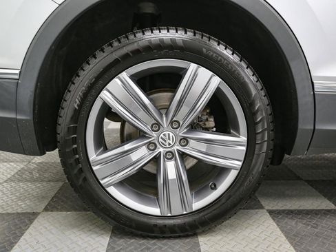 Used 2020 Volkswagen Tiguan SEL AWD/4WD image 17