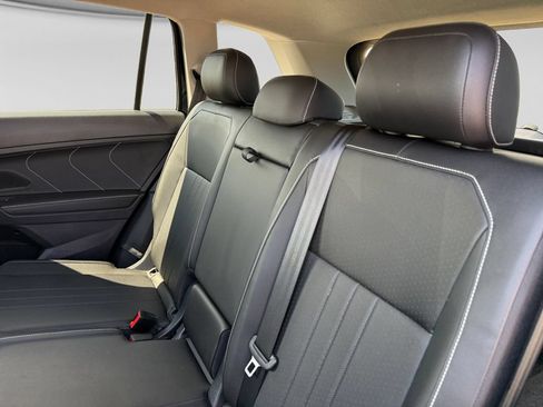 Used 2023 Volkswagen Tiguan SE AWD/4WD image 35