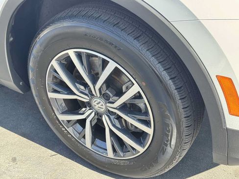 Used 2020 Volkswagen Tiguan SE w/ Panoramic Sunroof Package FWD image 19