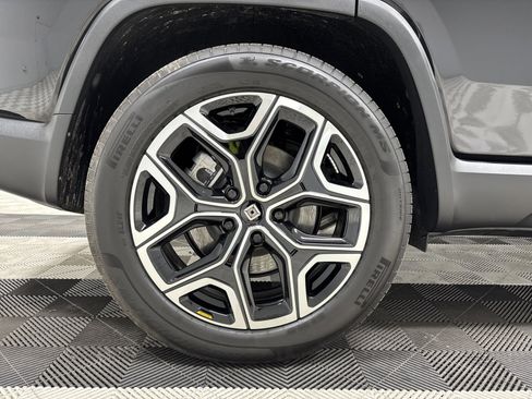 Used 2025 Rivian R1S Adventure AWD/4WD image 12