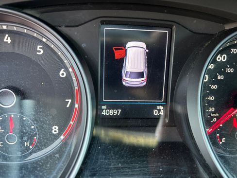 Used 2021 Volkswagen Atlas Cross Sport S image 2