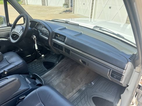 Used 1993 Ford Bronco XLT AWD/4WD image 16