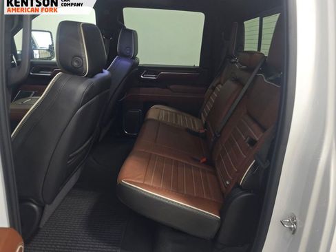 Used 2025 GMC Sierra 3500 Denali Ultimate image 9