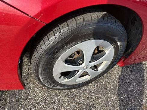 Used 2014 Toyota Prius Three image 10