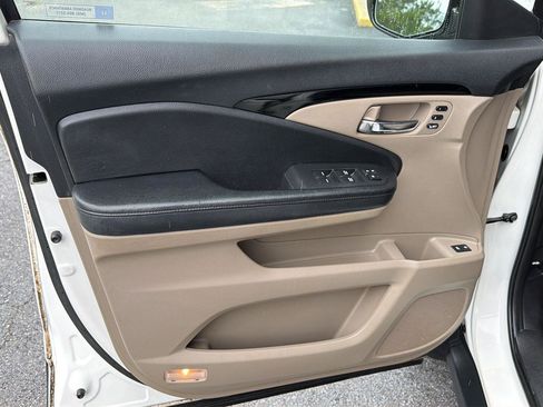 Used 2017 Honda Pilot Touring image 19