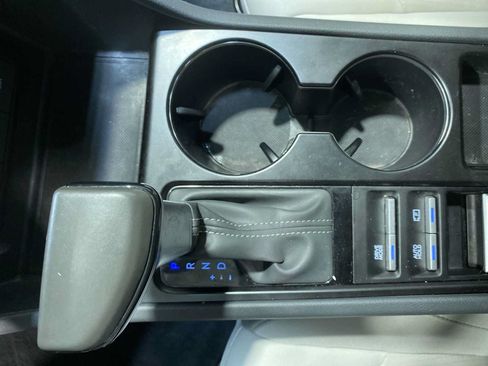 Used 2025 Hyundai Sonata SE FWD image 17