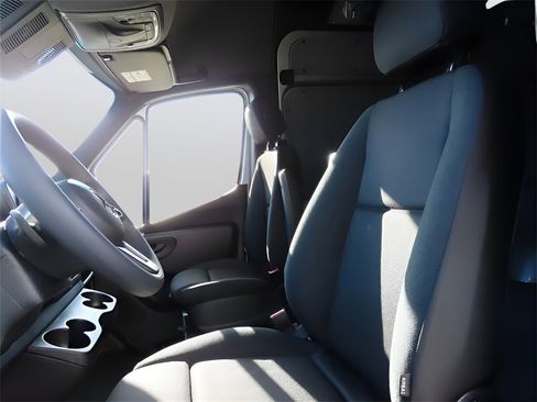 Used 2024 Mercedes-Benz Sprinter 2500 image 58