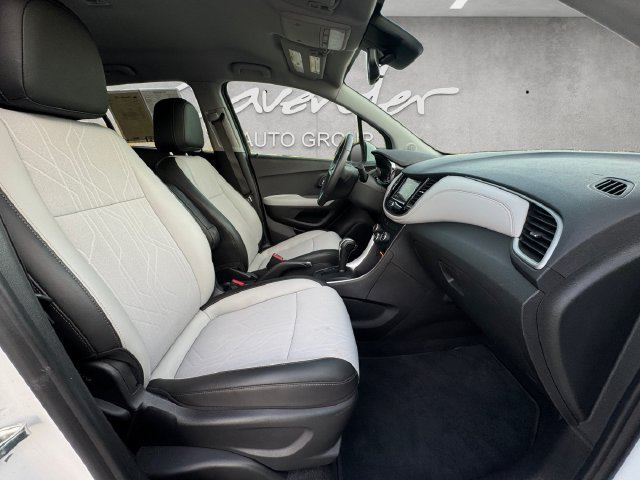 Used 2020 Chevrolet Trax LT w/ LT Convenience Package FWD image 24