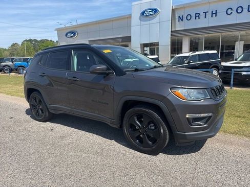 Used 2021 Jeep Compass Latitude FWD image 2