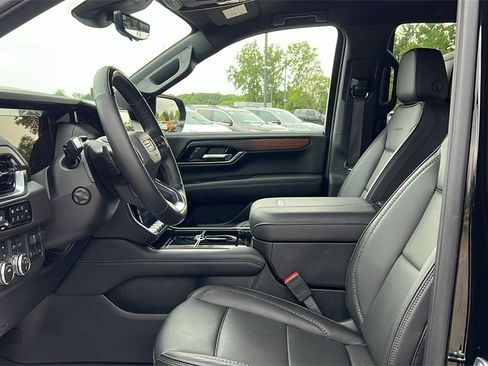 Used 2025 GMC Yukon Denali image 8