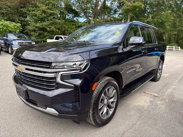 Used 2022 Chevrolet Suburban LT w/ LT Signature Package AWD/4WD image 2