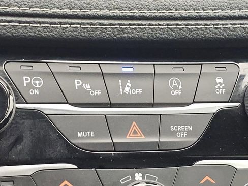 Used 2019 Chrysler Pacifica Limited FWD image 9