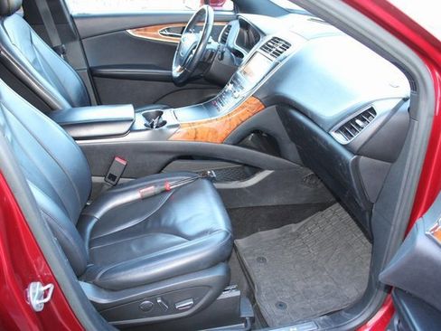 Used 2019 Lincoln Nautilus Select image 16