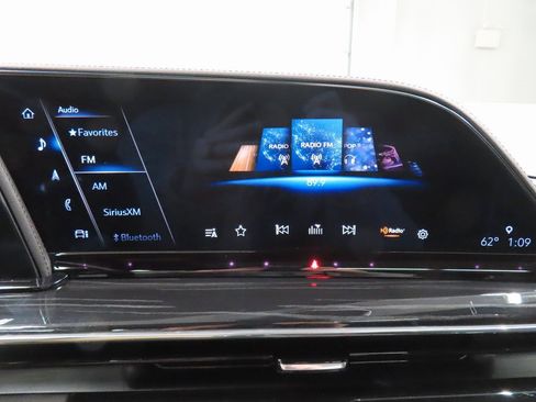 Used 2023 Cadillac Escalade ESV Sport image 34