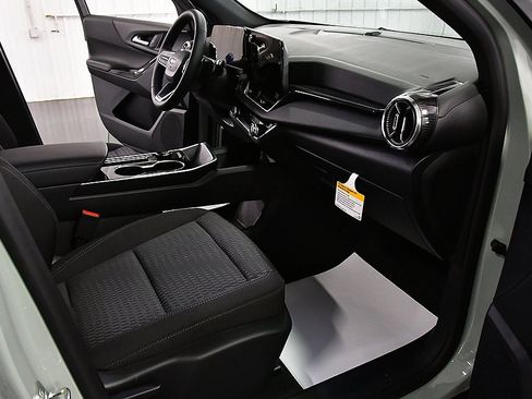 New 2026 Chevrolet Equinox LT w/ LPO, Floor Liner Package image 24