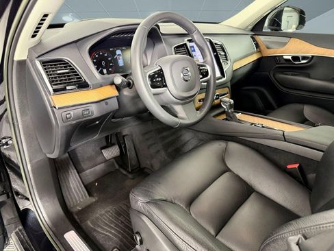 Used 2022 Volvo XC90 T6 Momentum w/ Advanced Package AWD/4WD image 4